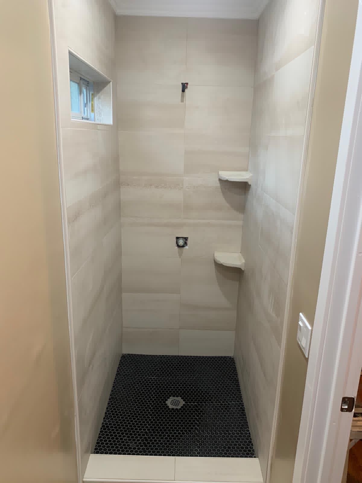 Bathroom Transformation, Constructora Carrillo